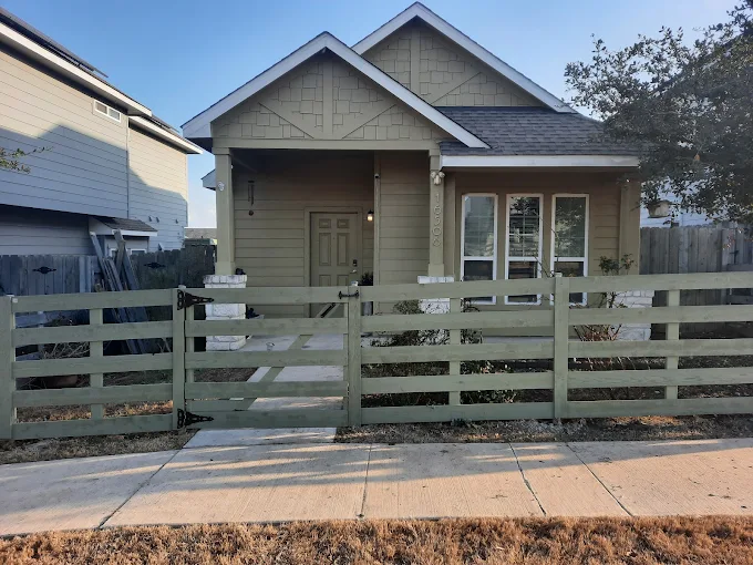Manual gate installation in Austin, Texas - Custom gate designs and installation